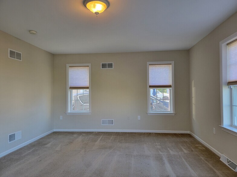 Building Photo - 709 Palmer Cir