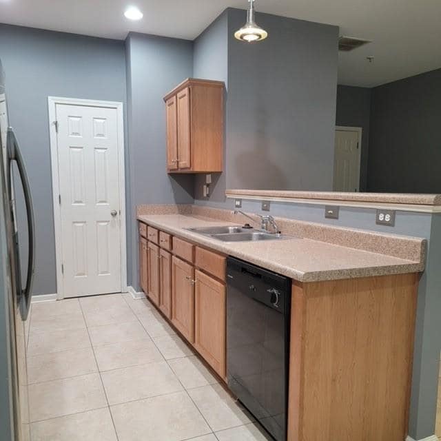 Building Photo - 119 Riverwatch Ct