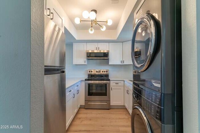 Primary Photo - 4150 E Cactus Rd