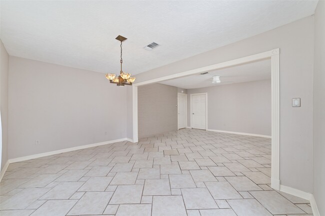 Building Photo - 4118 Donna Lynn Dr