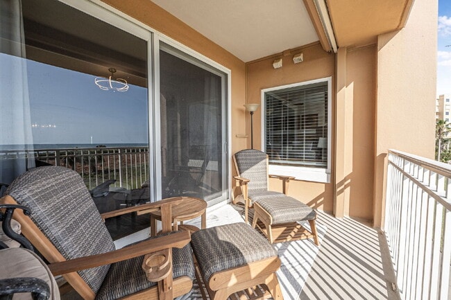 Building Photo - Available for a 7-12 month lease, Unit 208 has a beautiful oceanfront setting.