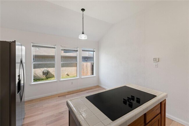 Building Photo - 2906 Greenlawn St