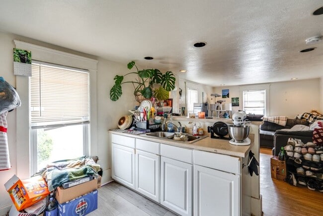 Building Photo - 313 Power St