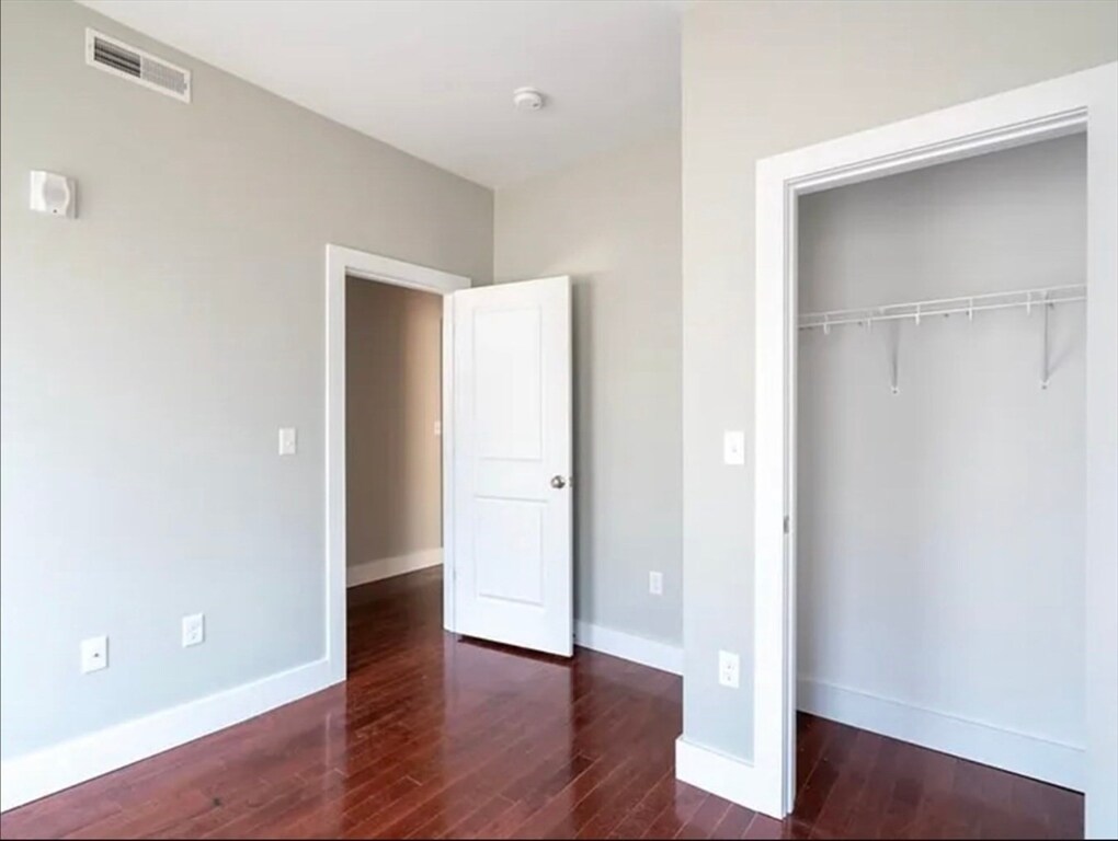 Building Photo - 33 Covington St