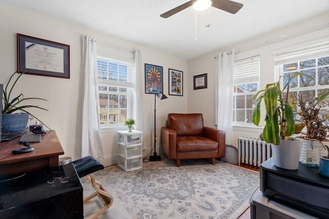 Building Photo - 859 Fellsway W