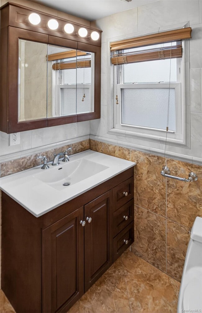 Building Photo - 256 Royal Ave