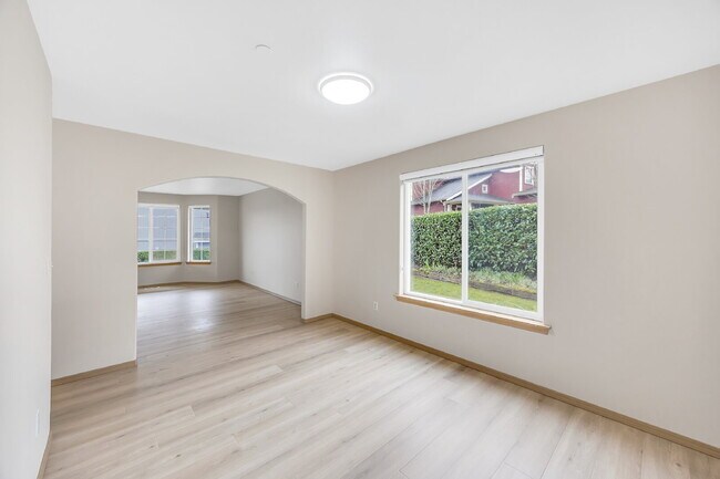 Building Photo - NO SHOWINGS AT THIS TIME~ 5 Bedrooms ( one brm is on main floor) and 4 bathrooms (2 are on main f...