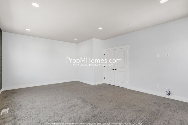 Building Photo - Three Level Home in Villebois - 4 Bedrooms!