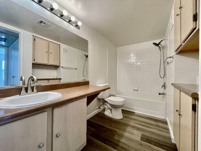 Building Photo - Upgraded Condo Available! Gated Community 1 Bedroom!