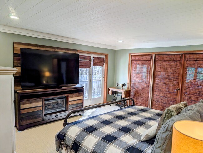 Building Photo - 842 Saddle Back Cir