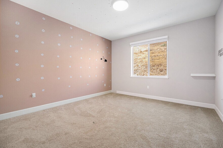 Building Photo - 31 Cortina Ct