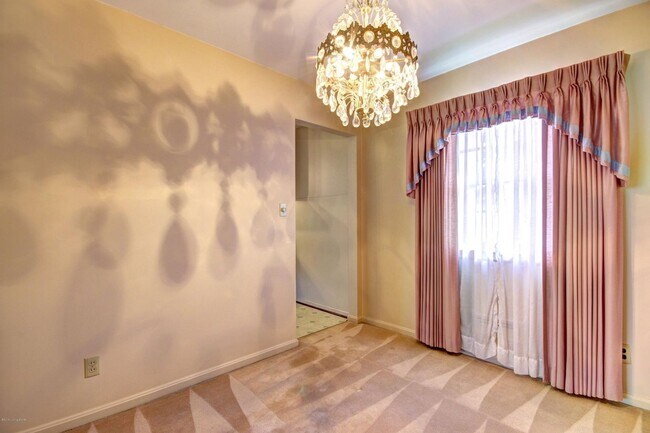 Building Photo - Available NOW - 4 beds/ 2 baths - $2,000/mo