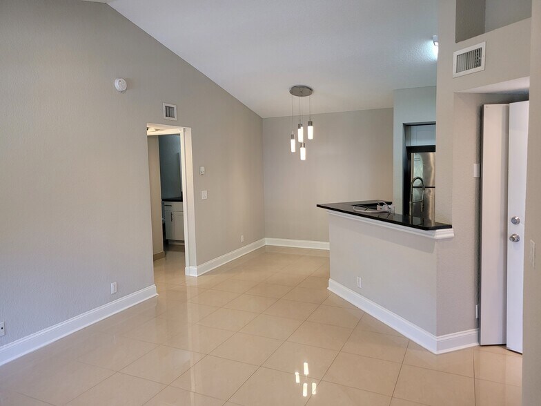 Building Photo - 3340 Pinewalk Dr N