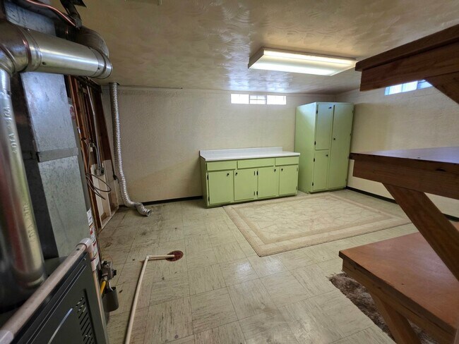 Building Photo - 302 Morrison Ave