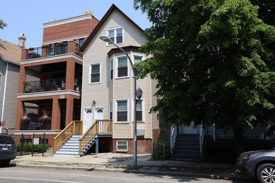 Primary Photo - 2619 N Southport Ave