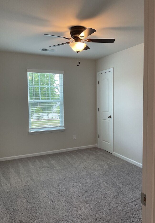 Building Photo - COMING SOON!! Spacious and Modern 3-Bedroo...