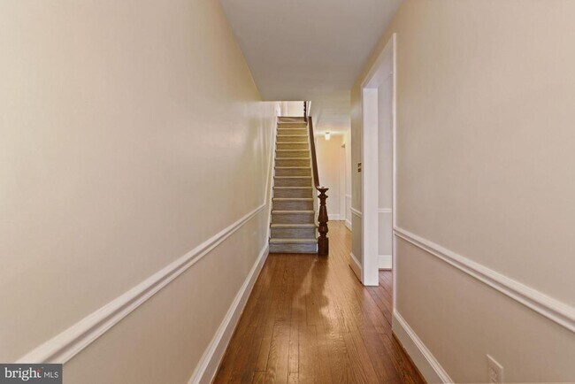 Building Photo - 315 Constitution Ave NE