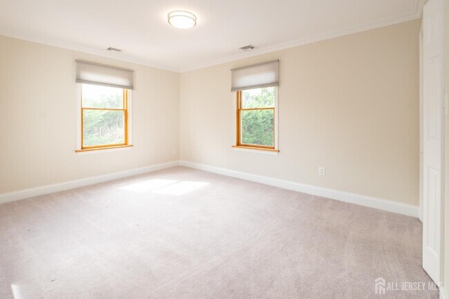 Building Photo - 135 Summerhill Rd