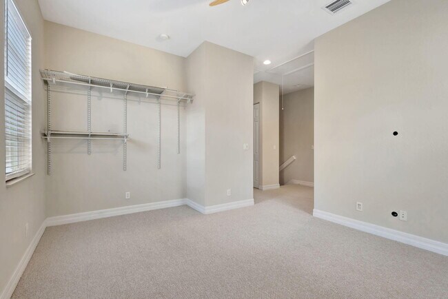 Building Photo - 575 Dakota Dr