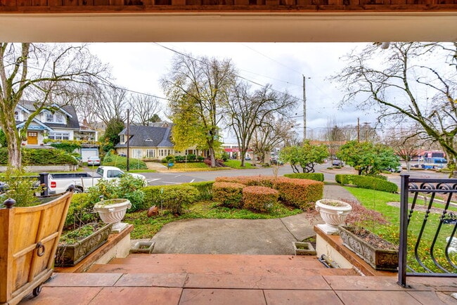 Building Photo - 3321 NE Peerless Pl