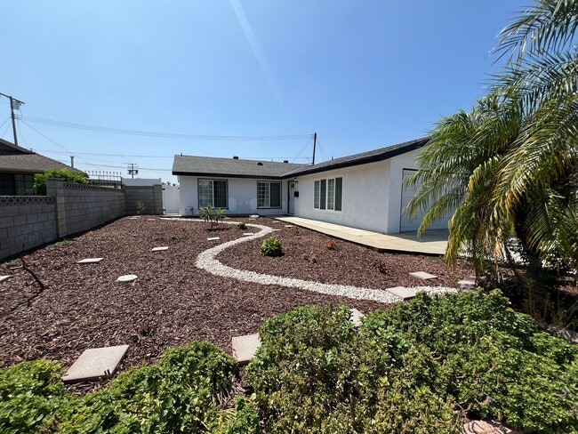 Building Photo - Charming 3 bed/ 2 bath home in El Monte!!
