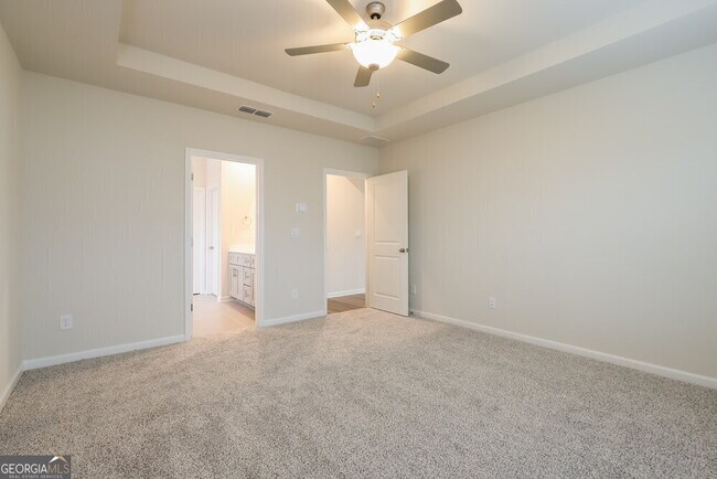 Building Photo - 5825 Hackberry Ln