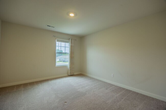 Building Photo - 1071 Ross Farms Blvd
