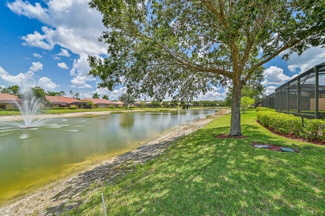 Building Photo - ** Immaculate,  3 Bed/2 Bath Lake Front Pool Home in Naples ~ Available NOW**