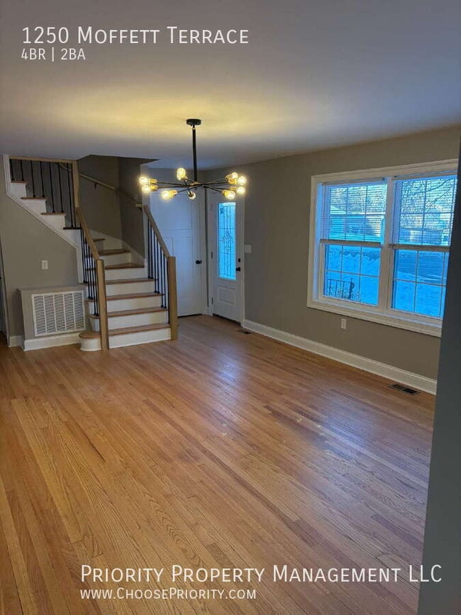 Building Photo - 1250 Moffett Terrace