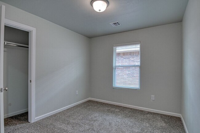 Building Photo - Brand New Construction in Varenna Landing! Storm shelter and lawn care included!