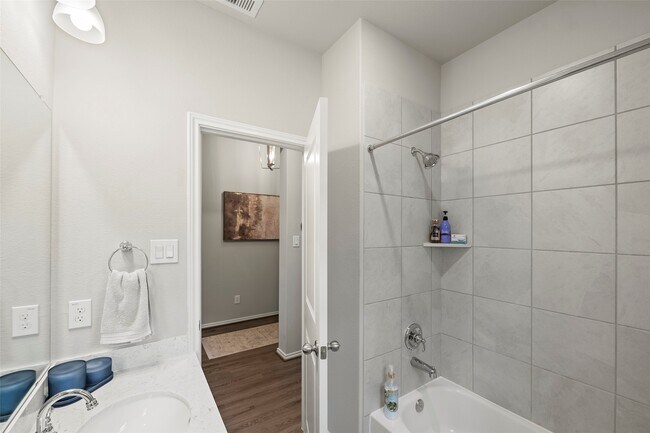 Building Photo - 3306 Old Ironwood Dr