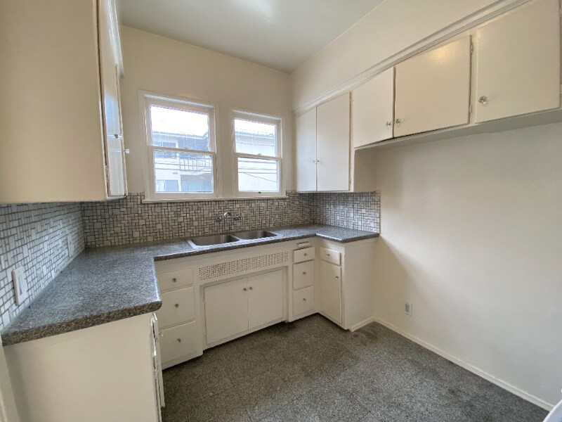 Building Photo - 9006 Burton Way
