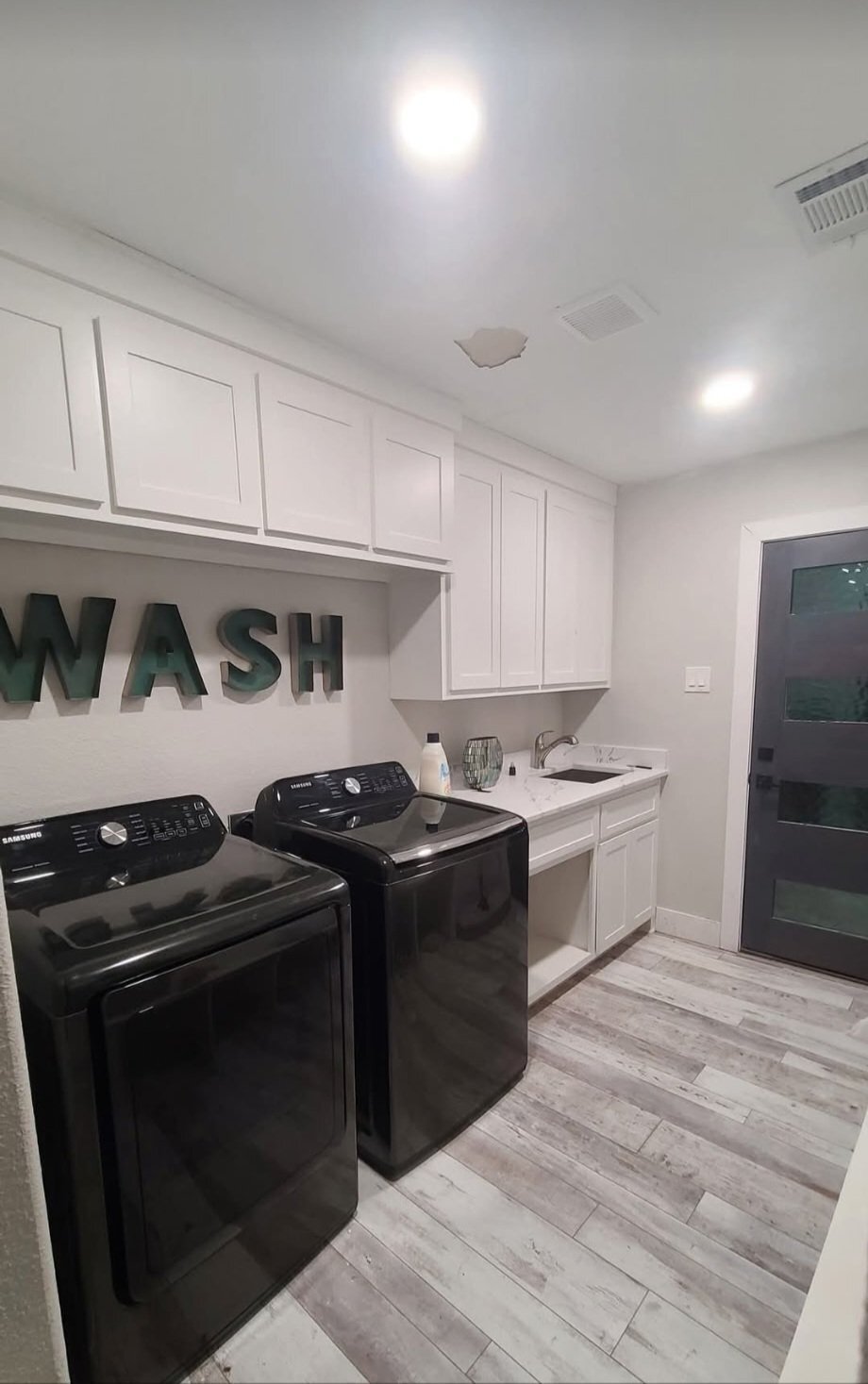 Building Photo - 8923 Prestonview Dr