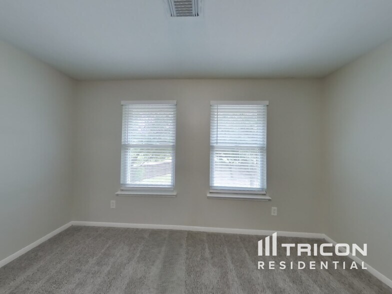 Building Photo - 17419 Pikes Peek Ct