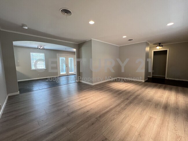 Building Photo - Beautifully Refreshed 3/2/2 in Fort Worth ...