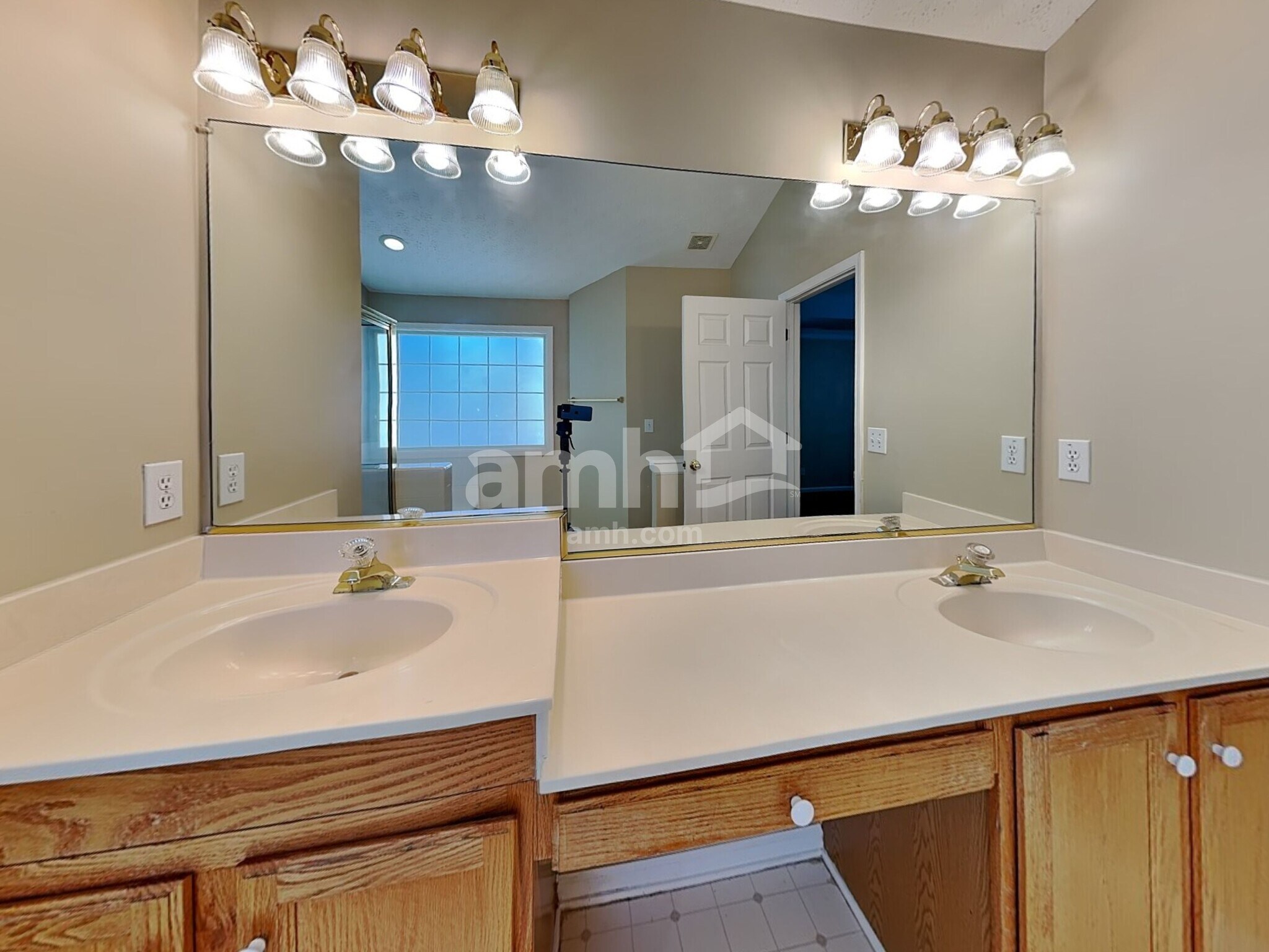 Building Photo - 1200 Evergreen Oak Way