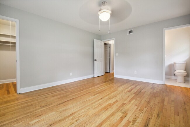 Building Photo - 1795 Queens Way