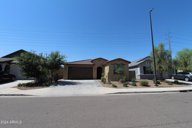 Building Photo - 637 E Buckingham Ave