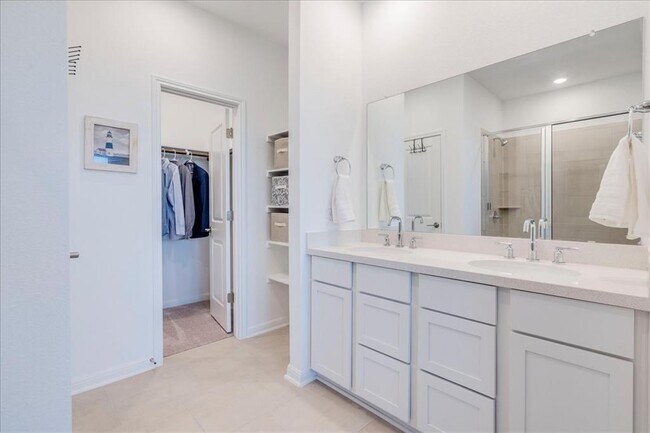 Building Photo - 802 Papaya Dr