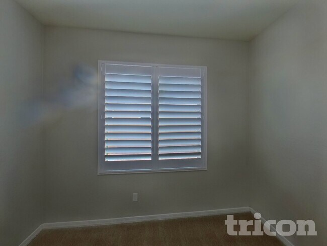 Building Photo - 40008 W Pryor Ln