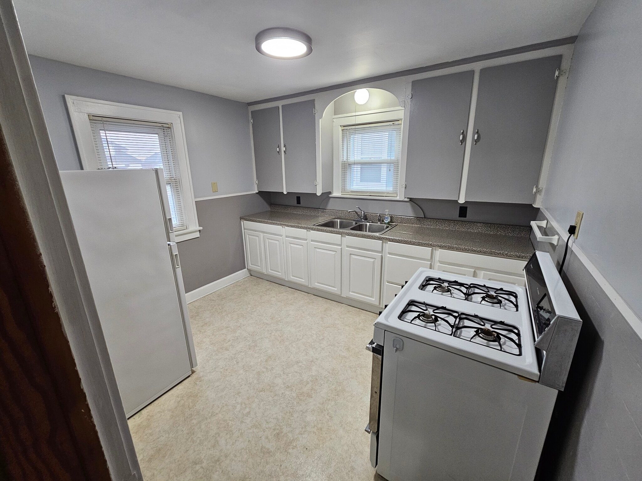 Kitchen - 14 Kingsbury Ave