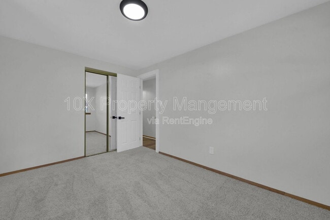 Building Photo - 1638 Parkinson Dr