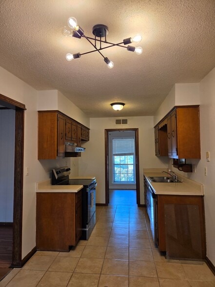 Building Photo - 5609 Fieldcrest Ave