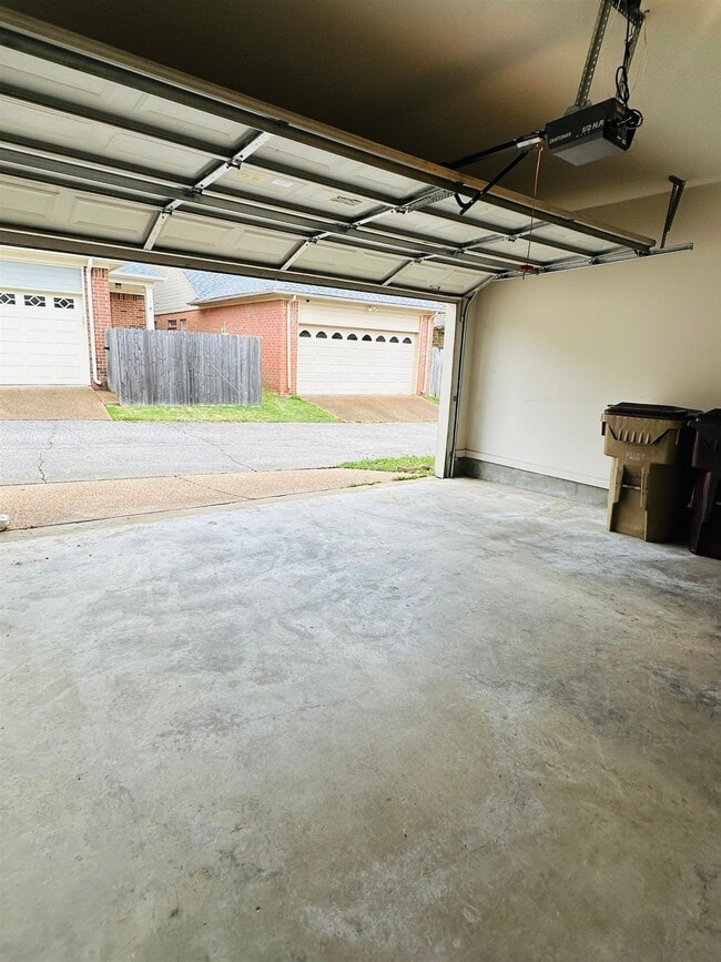 Building Photo - 596 W Ashley Glen Cir