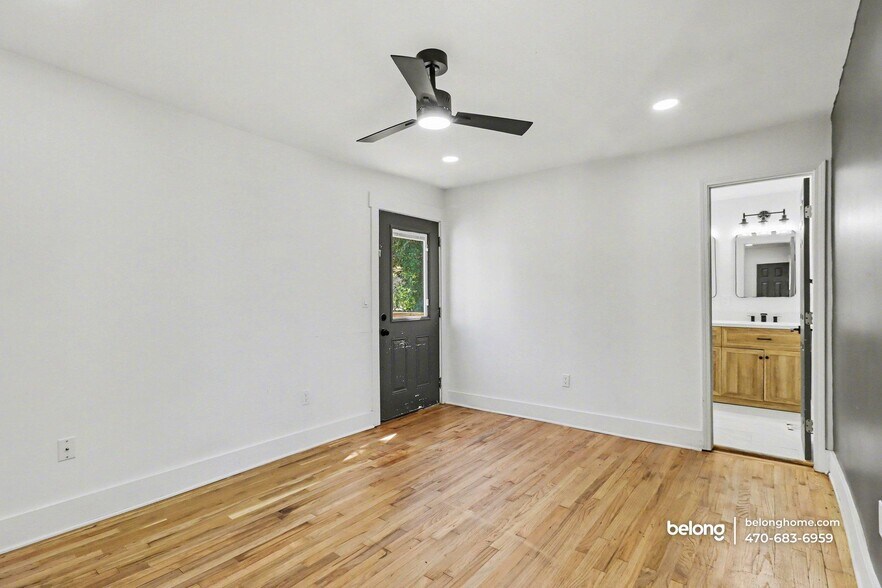 Building Photo - 1866 Thompson Ave