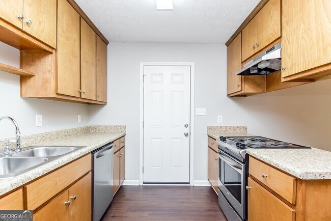 Building Photo - 465 Rosehill Dr