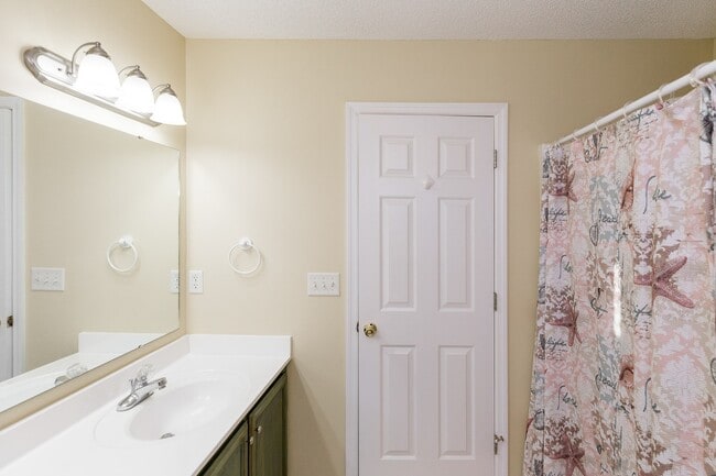 Building Photo - OFF-SEASON MONTHLY RENTAL STARTING JANUARY...