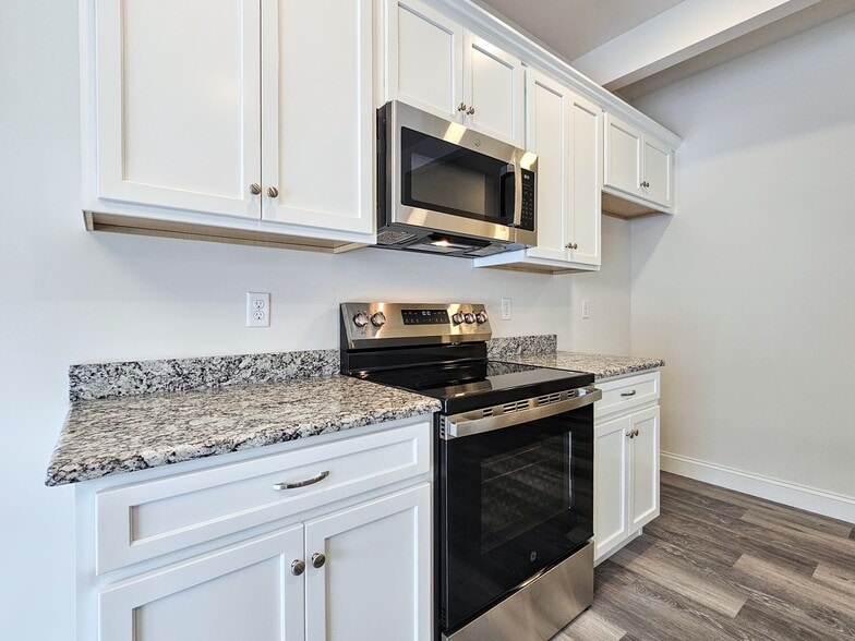 Building Photo - 121 Magnolia Dr