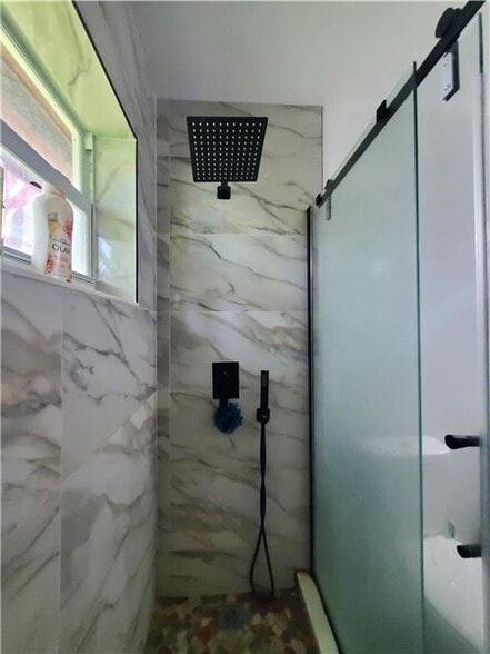 Building Photo - 558 SE 27th Terrace