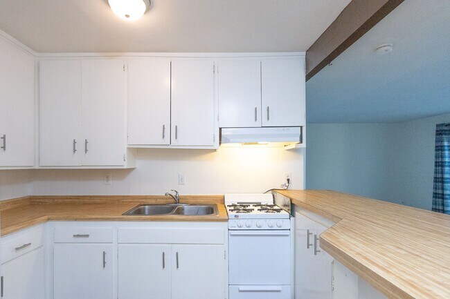 Building Photo - 145 Camarillo- LT